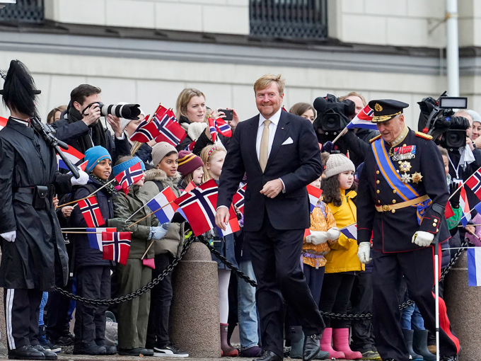 King Willem-Alexander and King Harald in the Palace Square. Photo: Terje Bendiksby / NTB